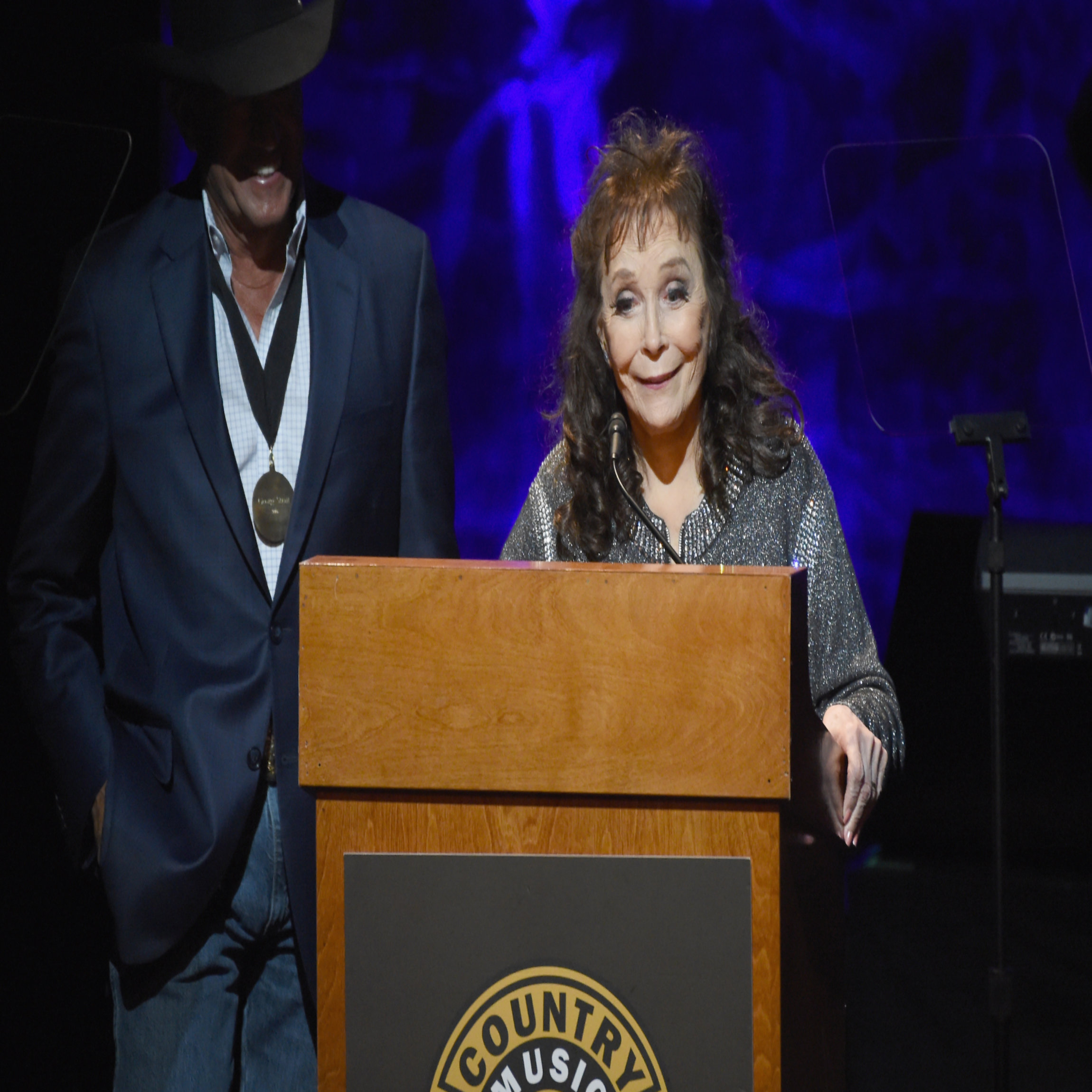 Loretta Lynn Makes Surprise Appearance At Hall Of Fame Inductions Florida Country Music Scene