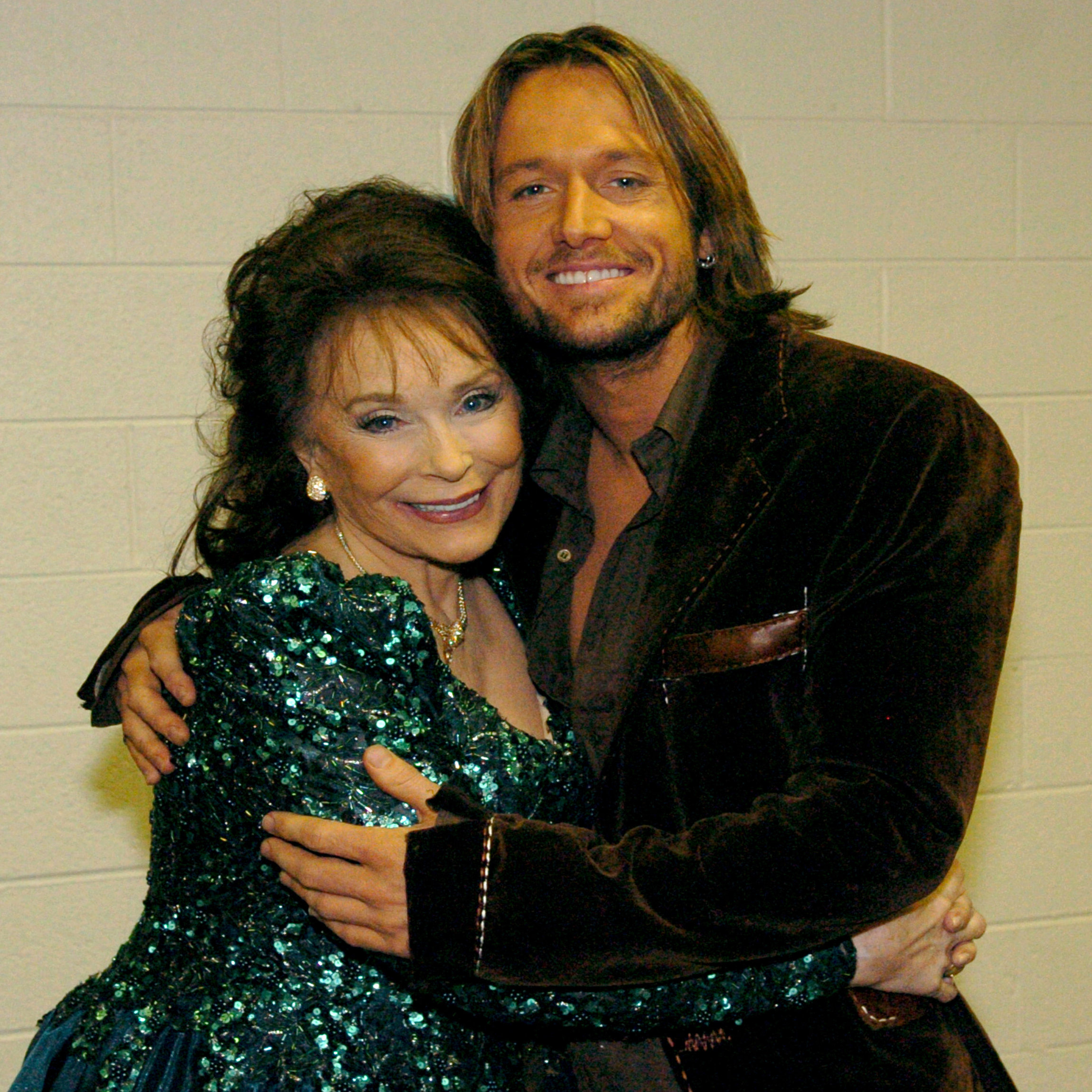 Loretta Lynn and Keith Urban during 2005 CMT Music Awards - Backstage at Gaylord Entertainment Center in Nashville, Tennessee, United States. ***Exclusive*** (Photo by R. Diamond/WireImage for CMT: Country Music Television)