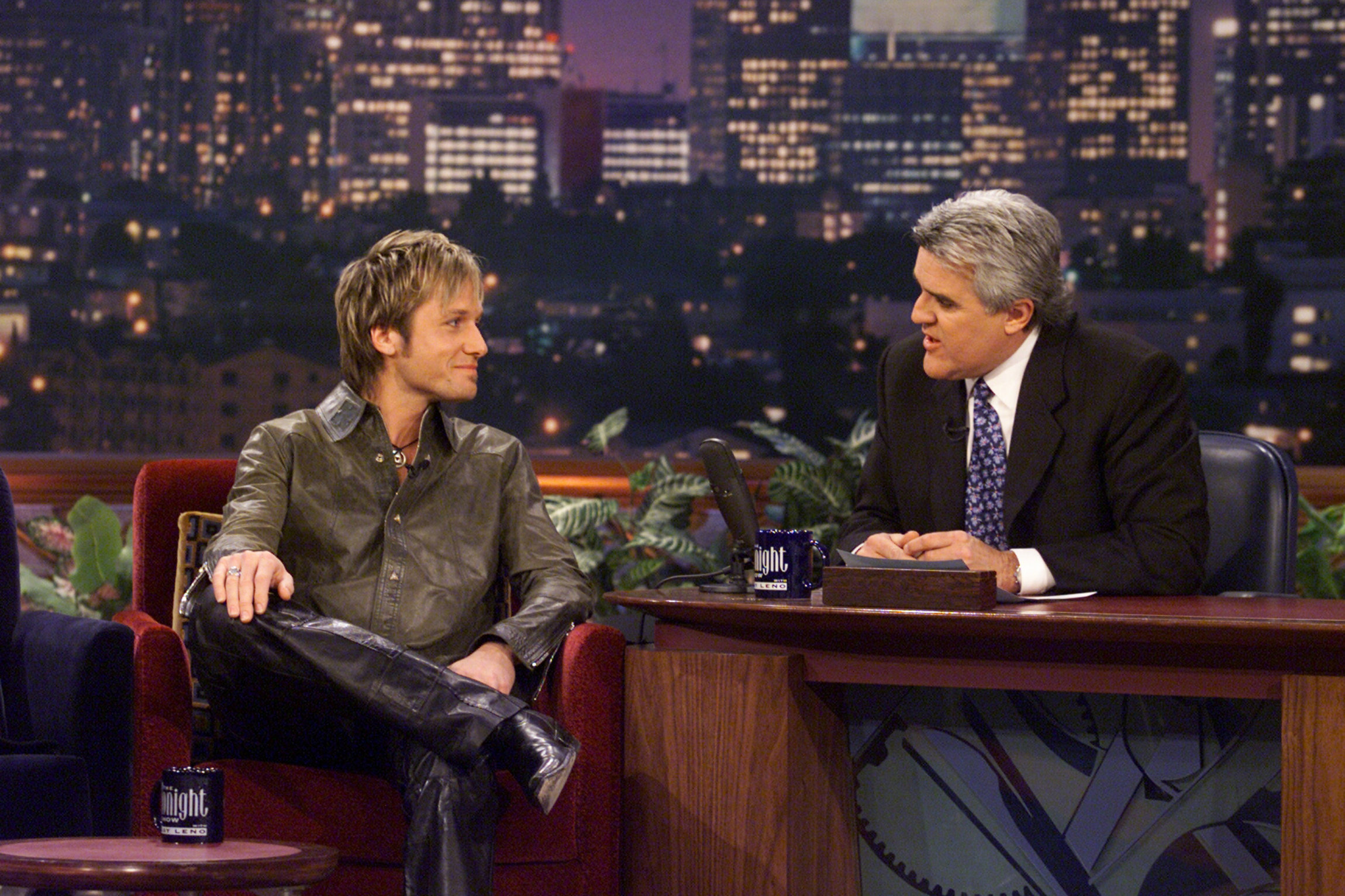 THE TONIGHT SHOW WITH JAY LENO -- Episode 2016 -- Pictured: (l-r) Musical guest Keith Urban during an interview with host Jay Leno on March 15, 2001 -- (Photo by: Paul Drinkwater/NBC/NBCU Photo Bank via Getty Images)