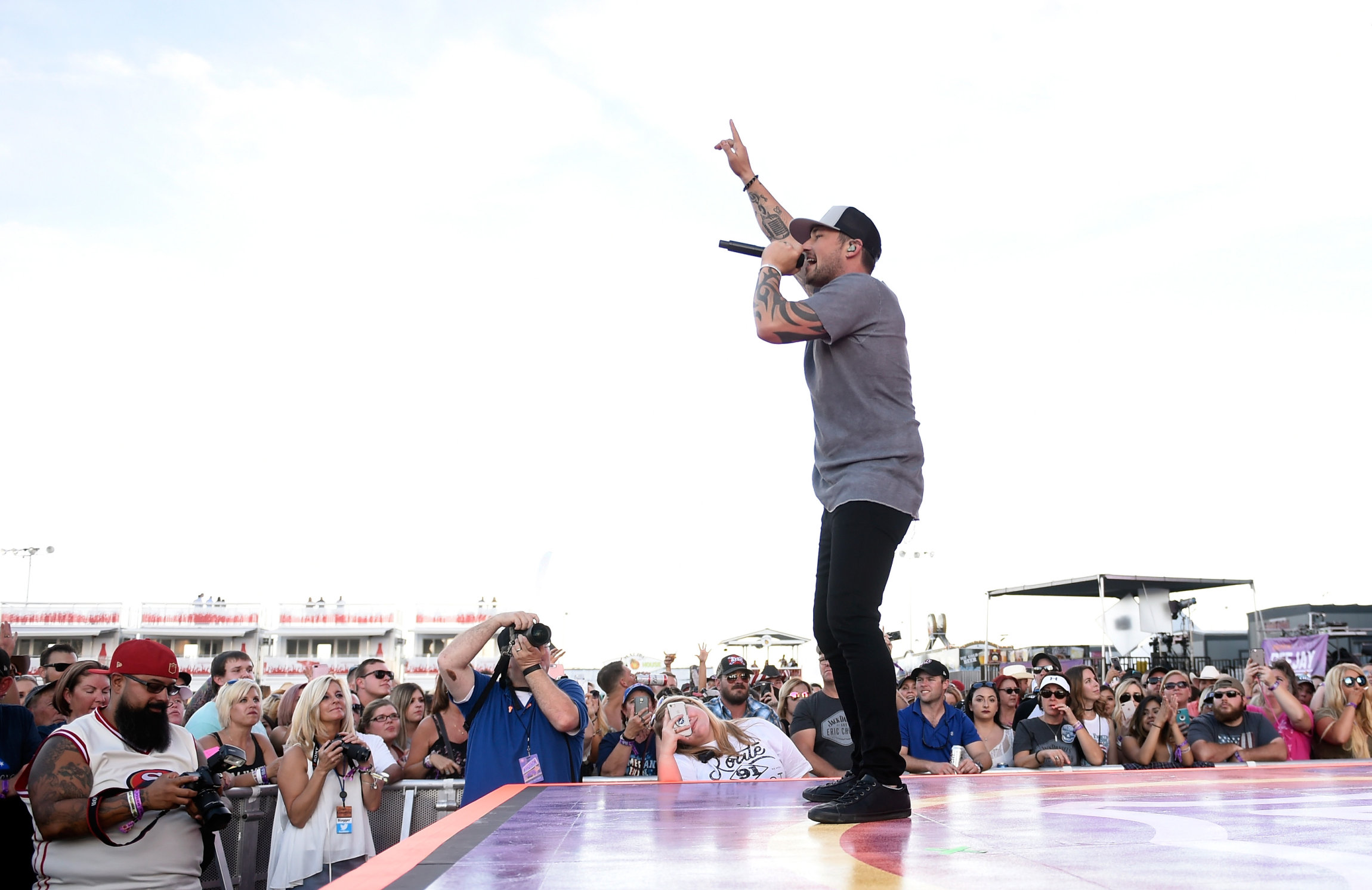 LAS VEGAS, NV - SEPTEMBER 29: Recording artist Michael Ray performs during the Route 91 Harvest country music festival at the Las Vegas Village on September 29, 2017 in Las Vegas, Nevada. (Photo by David Becker/Getty Images)