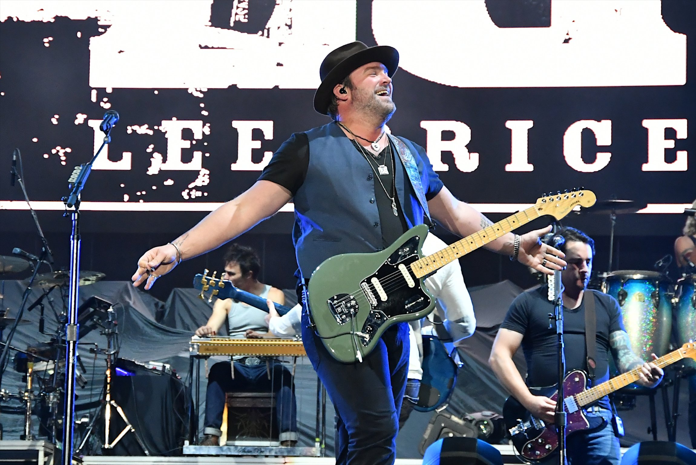 LAS VEGAS, NV - SEPTEMBER 29: Recording artist Lee Brice performs during the Route 91 Harvest country music festival at the Las Vegas Village on September 29, 2017 in Las Vegas, Nevada. (Photo by Mindy Small/FilmMagic)