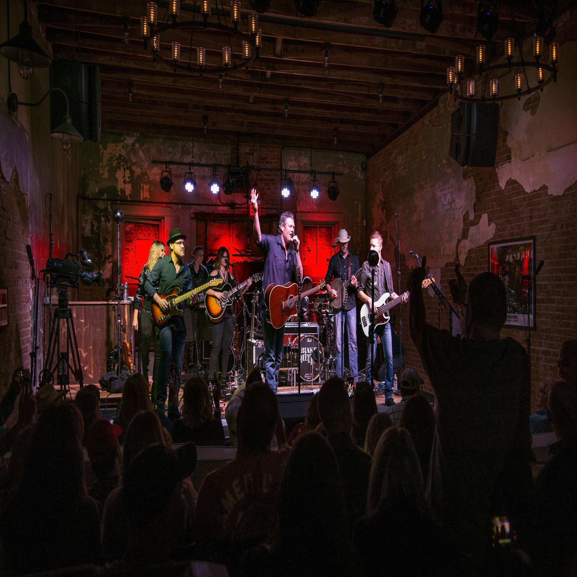 TISHOMINGO, OK - SEPTEMBER 29: Blake Shelton christens Ole Red Tishomingo stage as the first performance at the new restaurant, bar and retail space venture with Ryman Hospitality Properties, Inc. with proceeds benefiting J.C. Reaching Out on September 29, 2017 in Tishomingo, Oklahoma. (Photo by Erika Goldring/Getty Images for Ryman Hospitality Properties Inc)