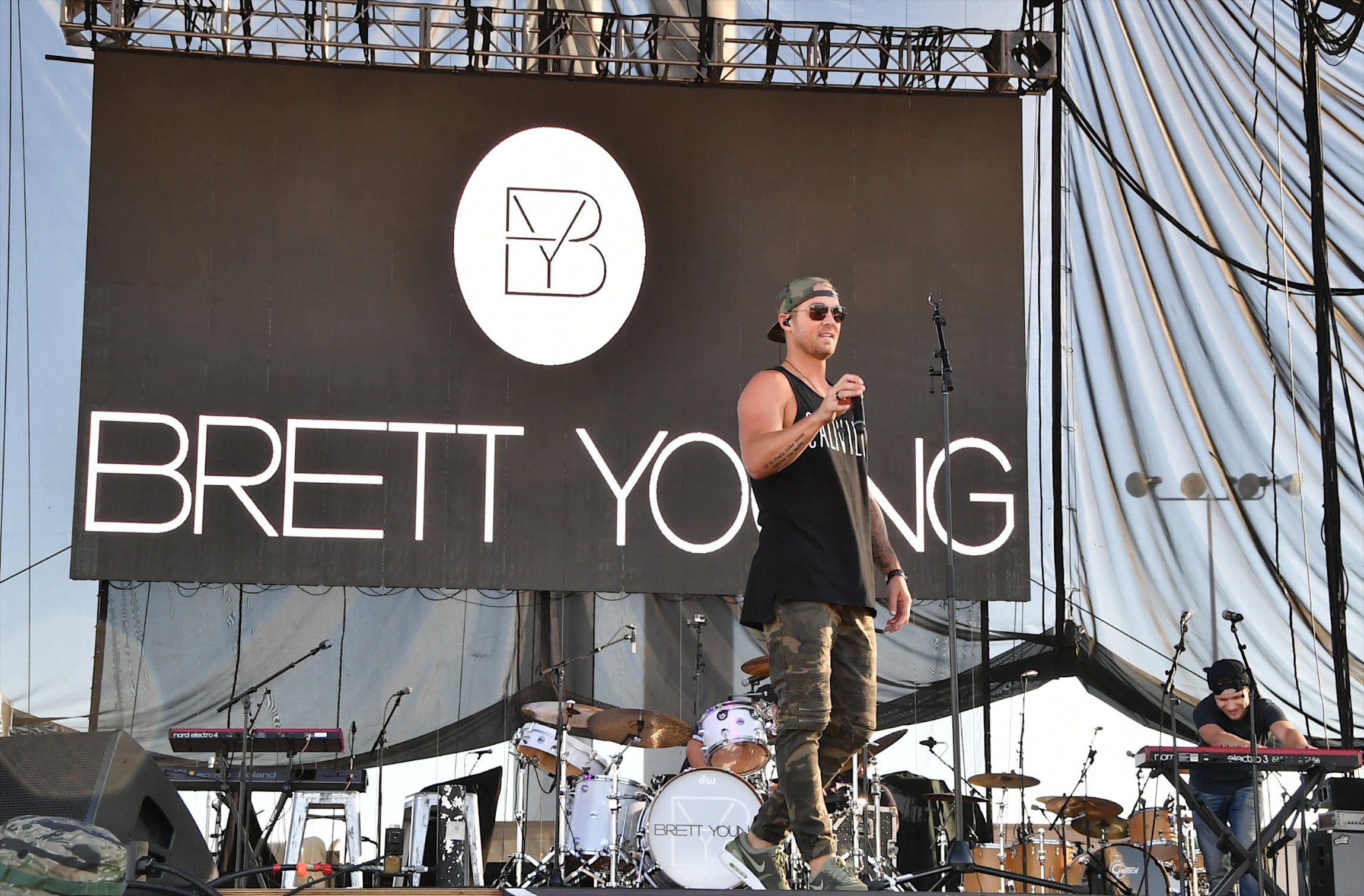 LAS VEGAS, NV - SEPTEMBER 30: Recording artist Brett Young performs during the Route 91 Harvest country music festival at the Las Vegas Village on September 30, 2017 in Las Vegas, Nevada. (Photo by Mindy Small/FilmMagic)