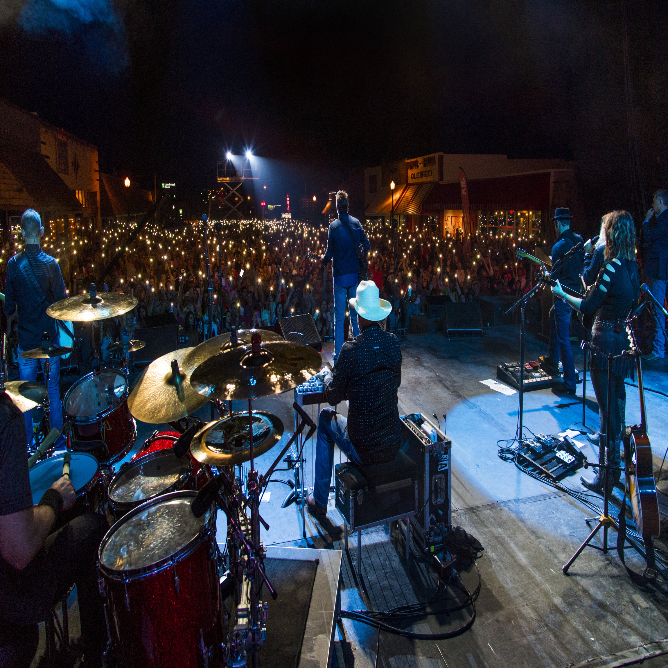 TISHOMINGO, OK - SEPTEMBER 30: Blake Shelton performs during a free Opry style concert on Main Street outside of new restaurant and bar, Ole Red, opened by Shelton and Ryman Hospitality Partners on September 30, 2017 in Tishomingo, Oklahoma. (Photo by Erika Goldring/Getty Images for Ryman Hospitality Properties Inc)