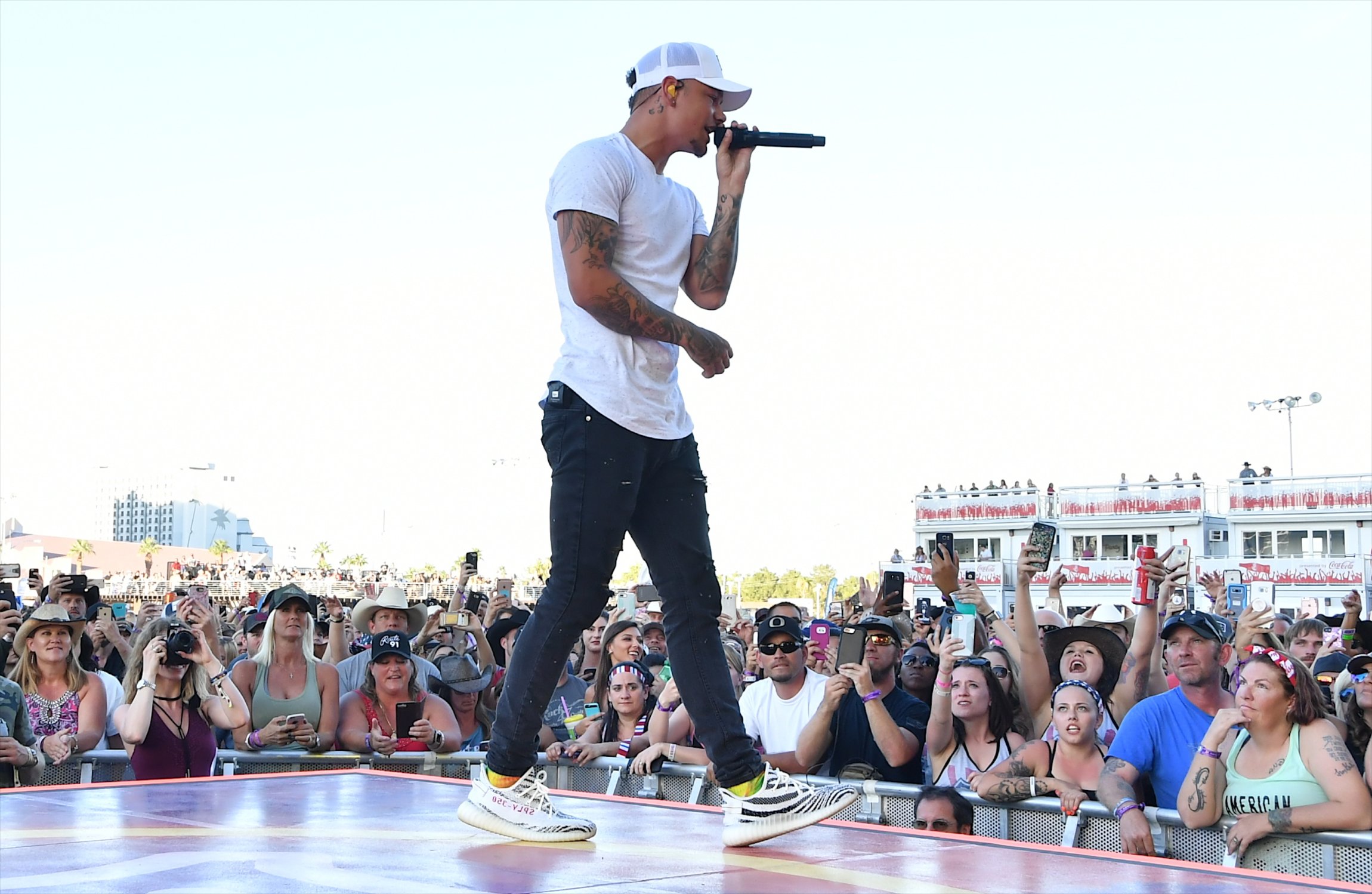 LAS VEGAS, NV - OCTOBER 01: Recording artist Kane Brown performs during the Route 91 Harvest country music festival at the Las Vegas Village on October 1, 2017 in Las Vegas, Nevada. (Photo by Mindy Small/FilmMagic)