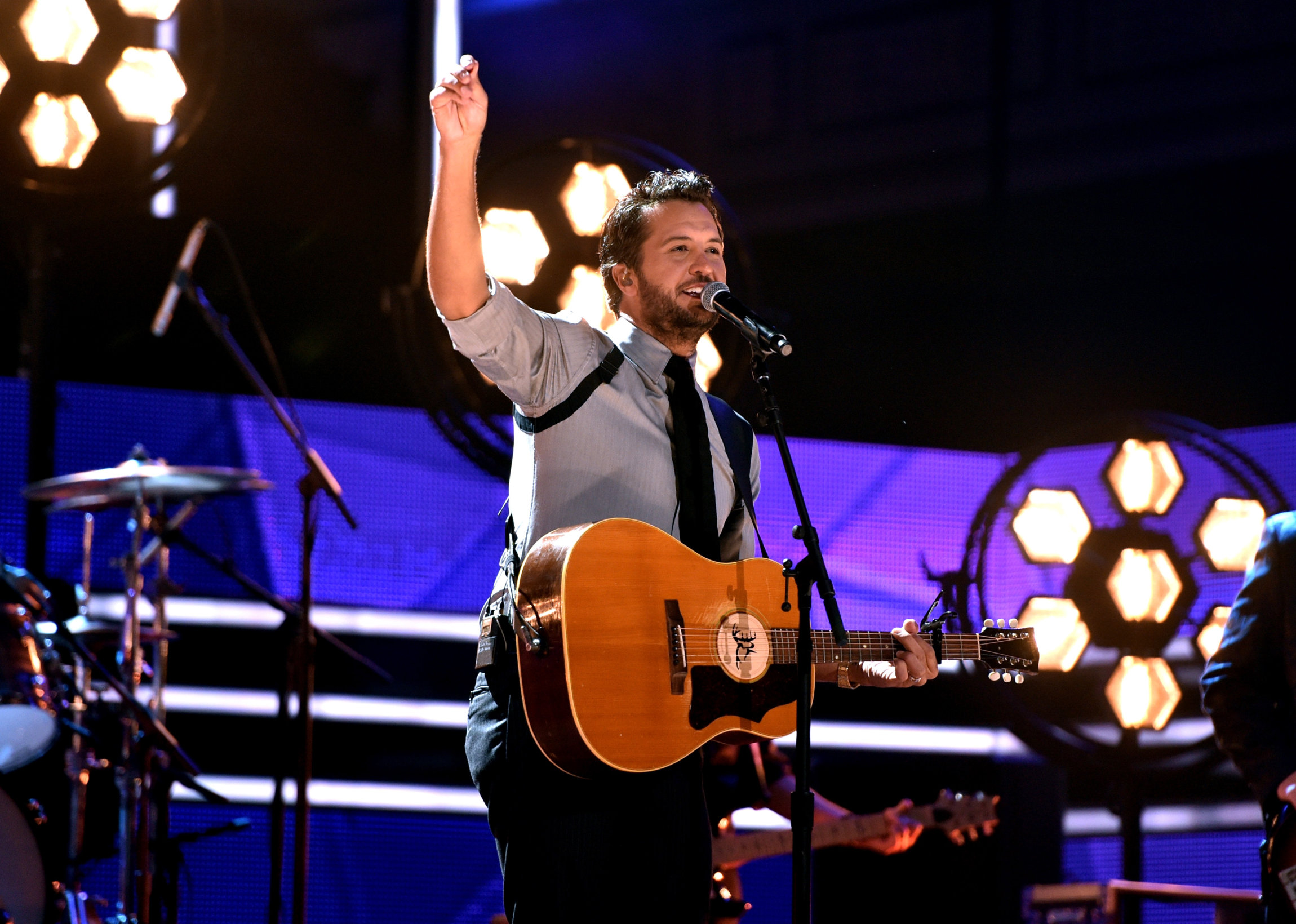 NASHVILLE, TN - OCTOBER 18: Honoree Luke Bryan performs onstage at the 2017 CMT Artists Of The Year on October 18, 2017 in Nashville, Tennessee. (Photo by John Shearer/Getty Images for CMT)