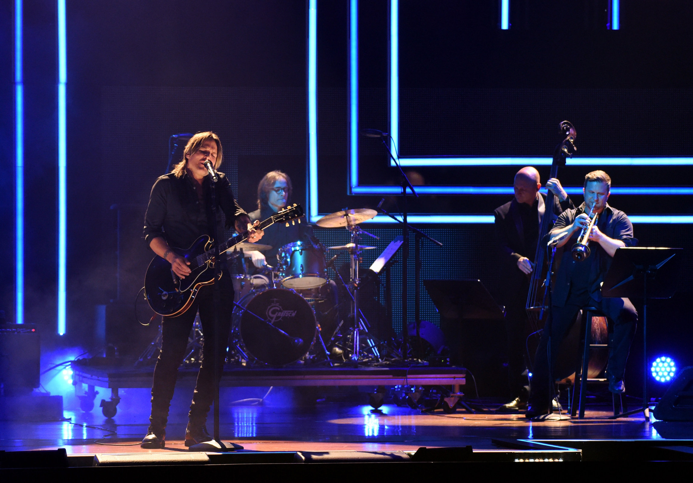 NASHVILLE, TN - OCTOBER 18: Singer-songwriter Keith Urban performs onstage at the 2017 CMT Artists Of The Year on October 18, 2017 in Nashville, Tennessee. (Photo by Rick Diamond/Getty Images for CMT)