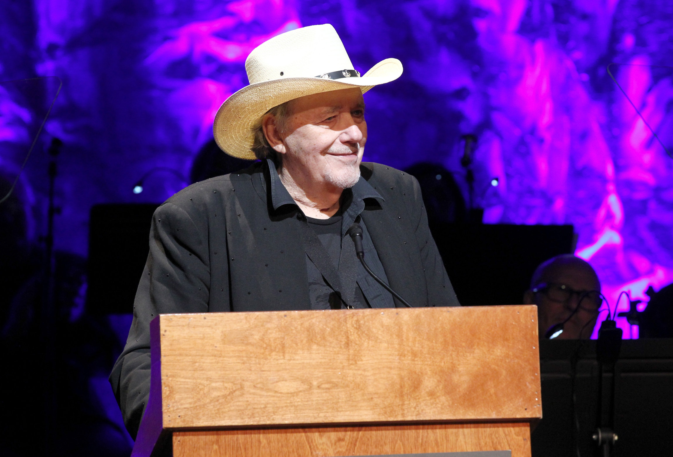 NASHVILLE, TN - OCTOBER 22: Musician Bobby Bare speaks onstage at the Country Music Hall of Fame and Museum Medallion Ceremony to celebrate 2017 hall of fame inductees Alan Jackson, Jerry Reed And Don Schlitz at Country Music Hall of Fame and Museum on October 22, 2017 in Nashville, Tennessee. (Photo by Terry Wyatt/Getty Images for Country Music Hall Of Fame & Museum)