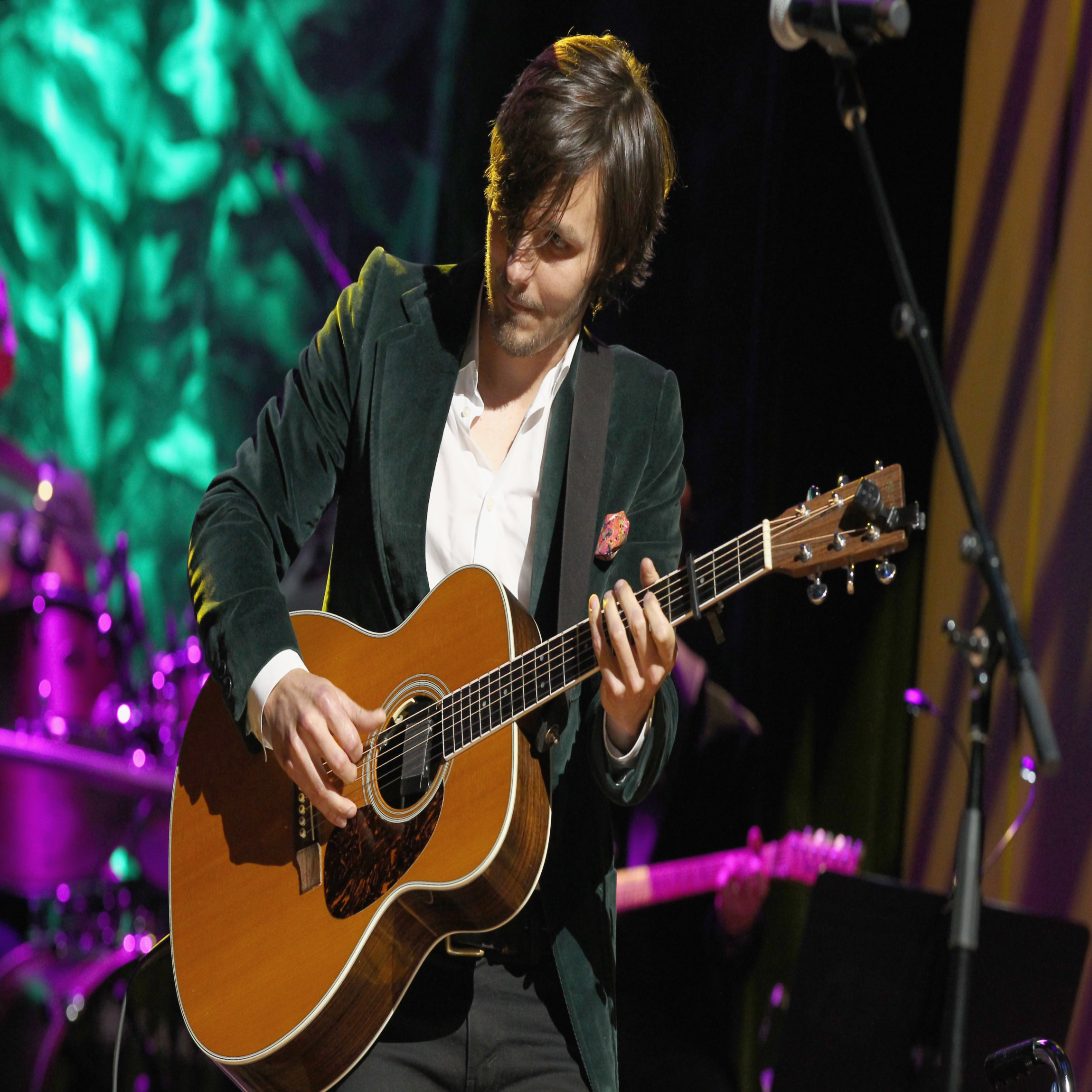 NASHVILLE, TN - OCTOBER 22: Charlie Worsham performs onstage at the Country Music Hall of Fame and Museum Medallion Ceremony to celebrate 2017 hall of fame inductees Alan Jackson, Jerry Reed And Don Schlitz at Country Music Hall of Fame and Museum on October 22, 2017 in Nashville, Tennessee. (Photo by Terry Wyatt/Getty Images for Country Music Hall Of Fame & Museum)