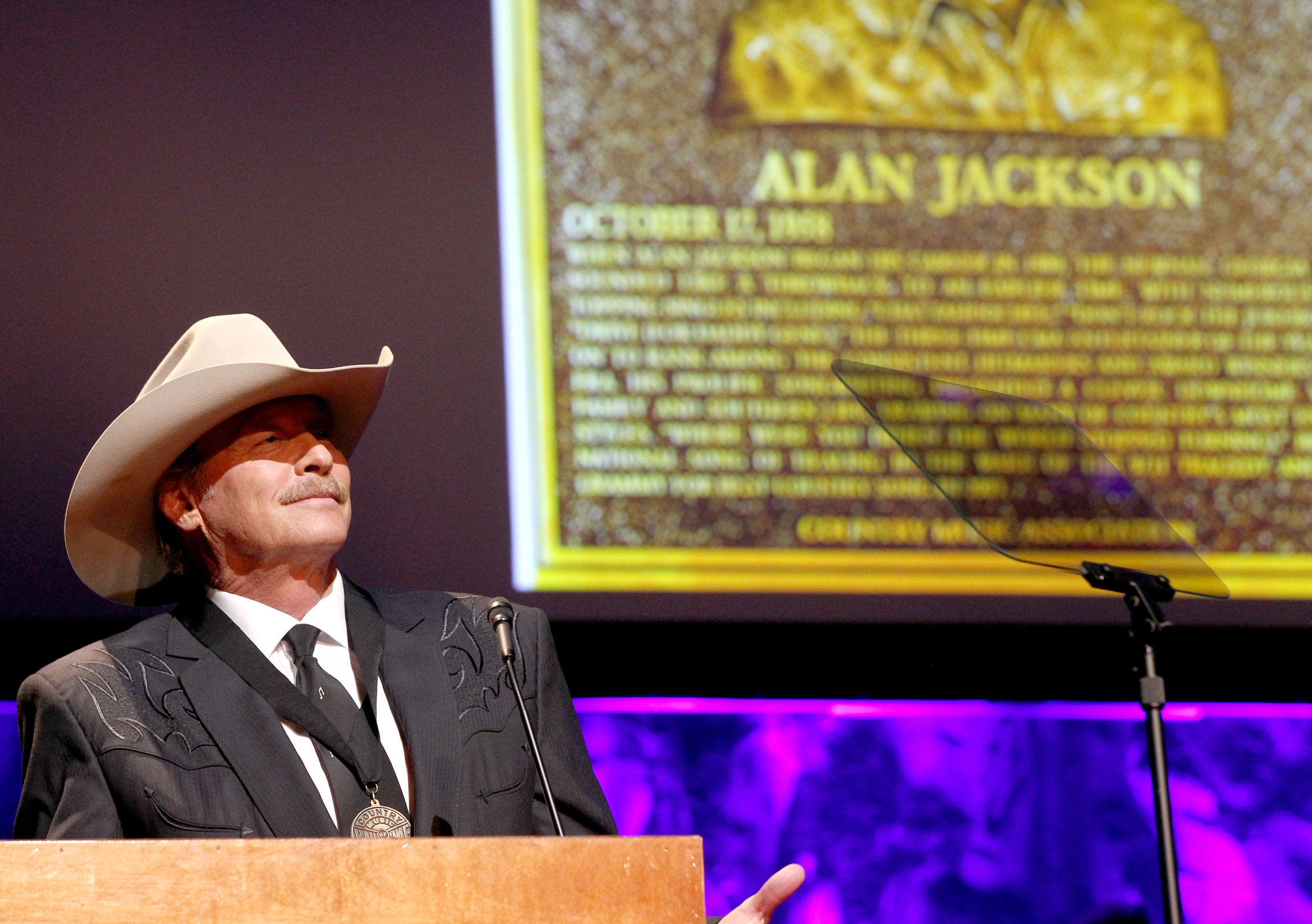 NASHVILLE, TN - OCTOBER 22: Alan Jackson speaks onstage at the Country Music Hall of Fame and Museum Medallion Ceremony to celebrate 2017 hall of fame inductees Alan Jackson, Jerry Reed And Don Schlitz at Country Music Hall of Fame and Museum on October 22, 2017 in Nashville, Tennessee. (Photo by Terry Wyatt/Getty Images for Country Music Hall Of Fame & Museum)