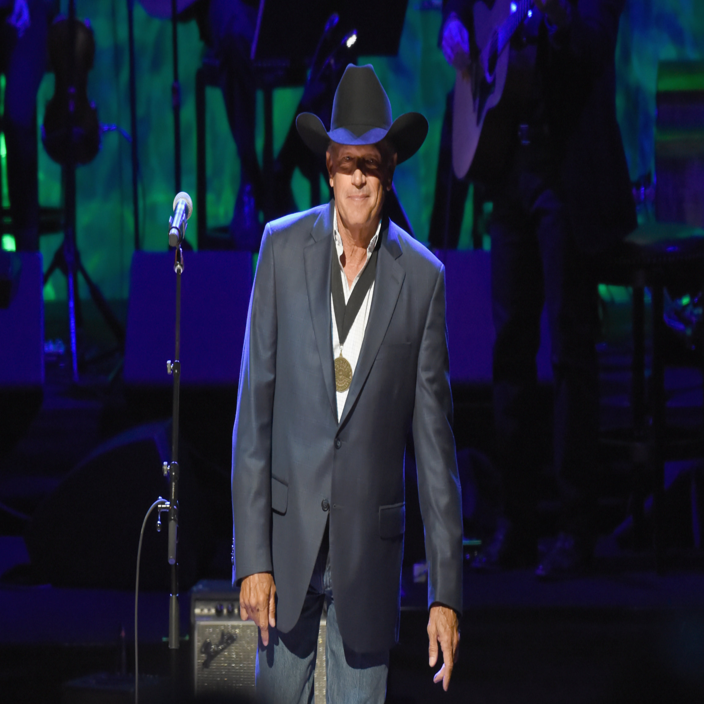 NASHVILLE, TN - OCTOBER 22: George Strait speaks onstage at the Country Music Hall of Fame and Museum Medallion Ceremony to celebrate 2017 hall of fame inductees Alan Jackson, Jerry Reed And Don Schlitz at Country Music Hall of Fame and Museum on October 22, 2017 in Nashville, Tennessee. (Photo by Rick Diamond/Getty Images for Country Music Hall Of Fame & Museum)