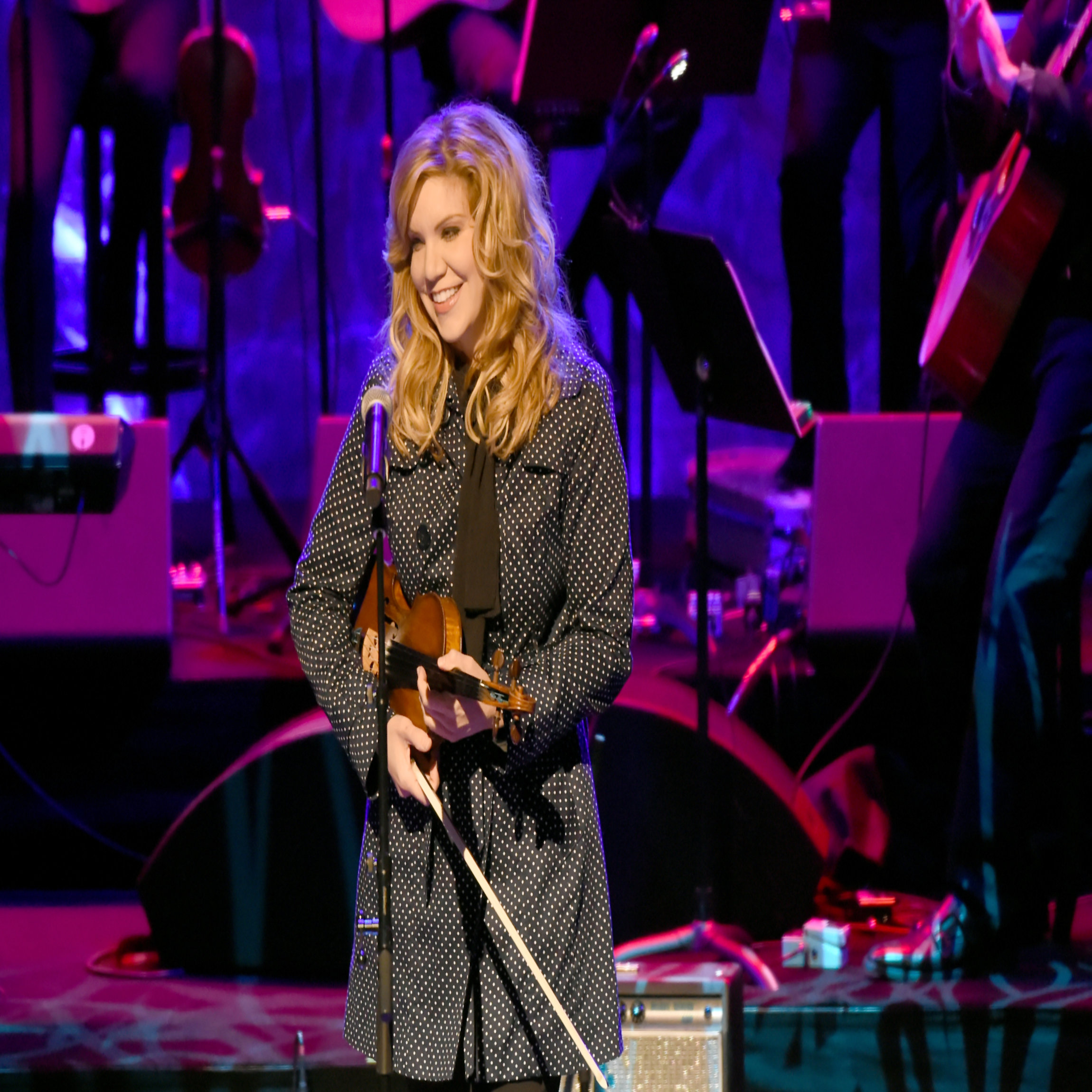 NASHVILLE, TN - OCTOBER 22: Singer Alison Krauss performs onstage at the Country Music Hall of Fame and Museum Medallion Ceremony to celebrate 2017 hall of fame inductees Alan Jackson, Jerry Reed And Don Schlitz at Country Music Hall of Fame and Museum on October 22, 2017 in Nashville, Tennessee. (Photo by Rick Diamond/Getty Images for Country Music Hall Of Fame & Museum)