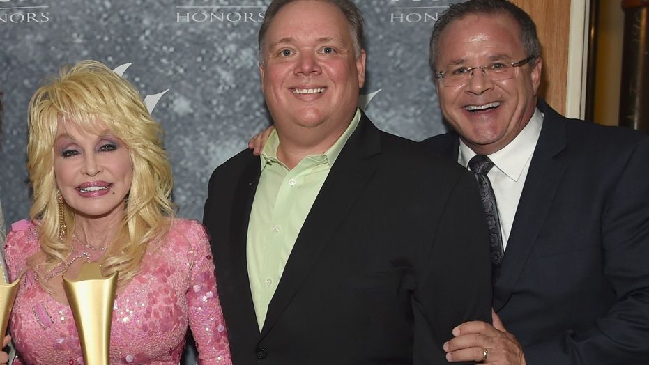 Kirt Webster (center) flanked by Dolly Parton and ACM's Pete Fisher at the 11th Annual ACM Honors at the Ryman Auditorium on Aug. 23, 2017 in Nashville, Tennessee. 