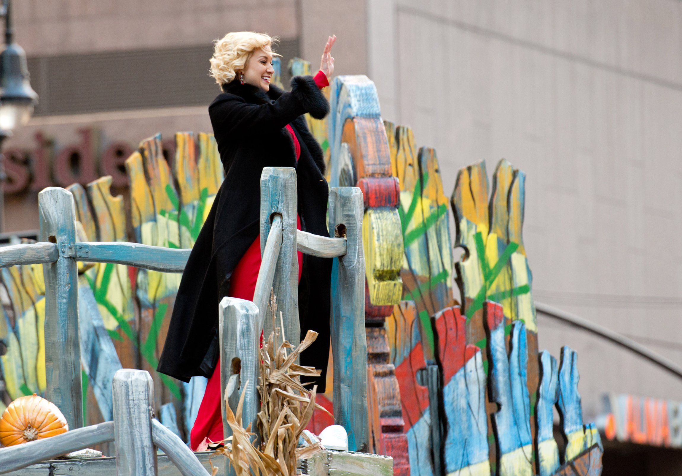 NEW YORK, NY - NOVEMBER 28: Singer Kellie Pickler attends the 87th Annual Macy's Thanksgiving Day Parade on November 28, 2013 in New York City. (Photo by Noam Galai/Getty Images)