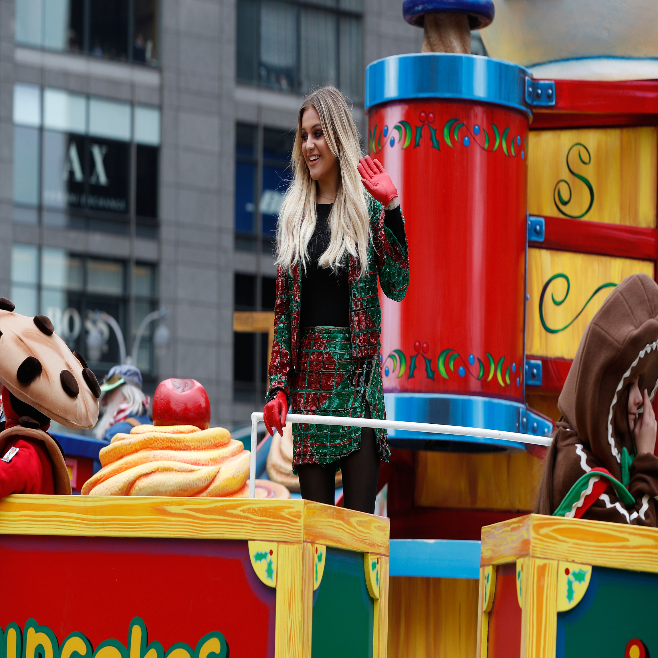 NEW YORK, NY - NOVEMBER 24: Kelsea Ballerini rides in the 2016 Macy's Thanksgiving Day Parade on November 24, 2016 in New York City. (Photo by Taylor Hill/FilmMagic)