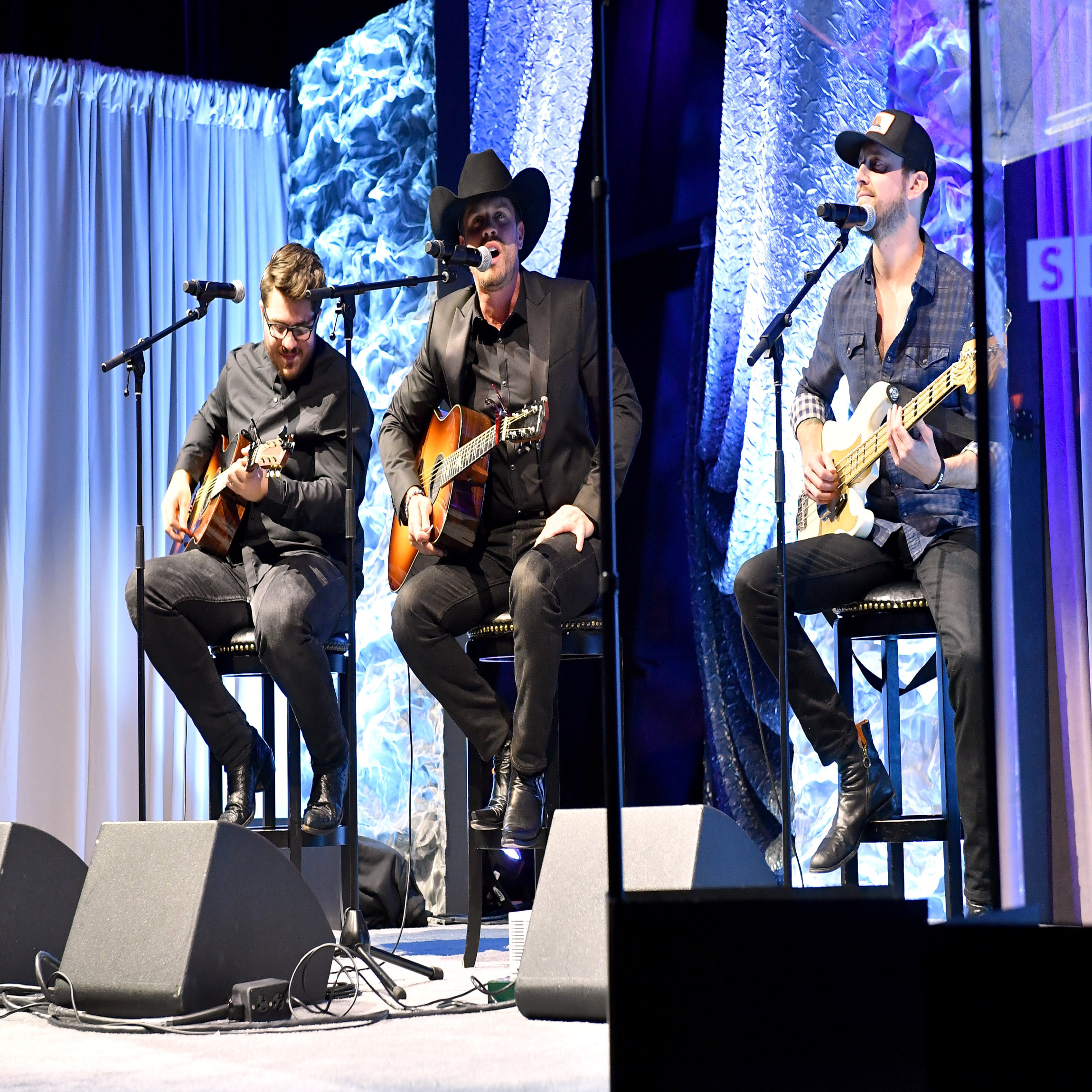 NASHVILLE, TN - NOVEMBER 05: Singer-songwriter Dustin Lynch performs onstage during 2017 SESAC Nashville Music Awards on November 5, 2017 in Nashville, Tennessee. (Photo by Jason Davis/Getty Images for SESAC)