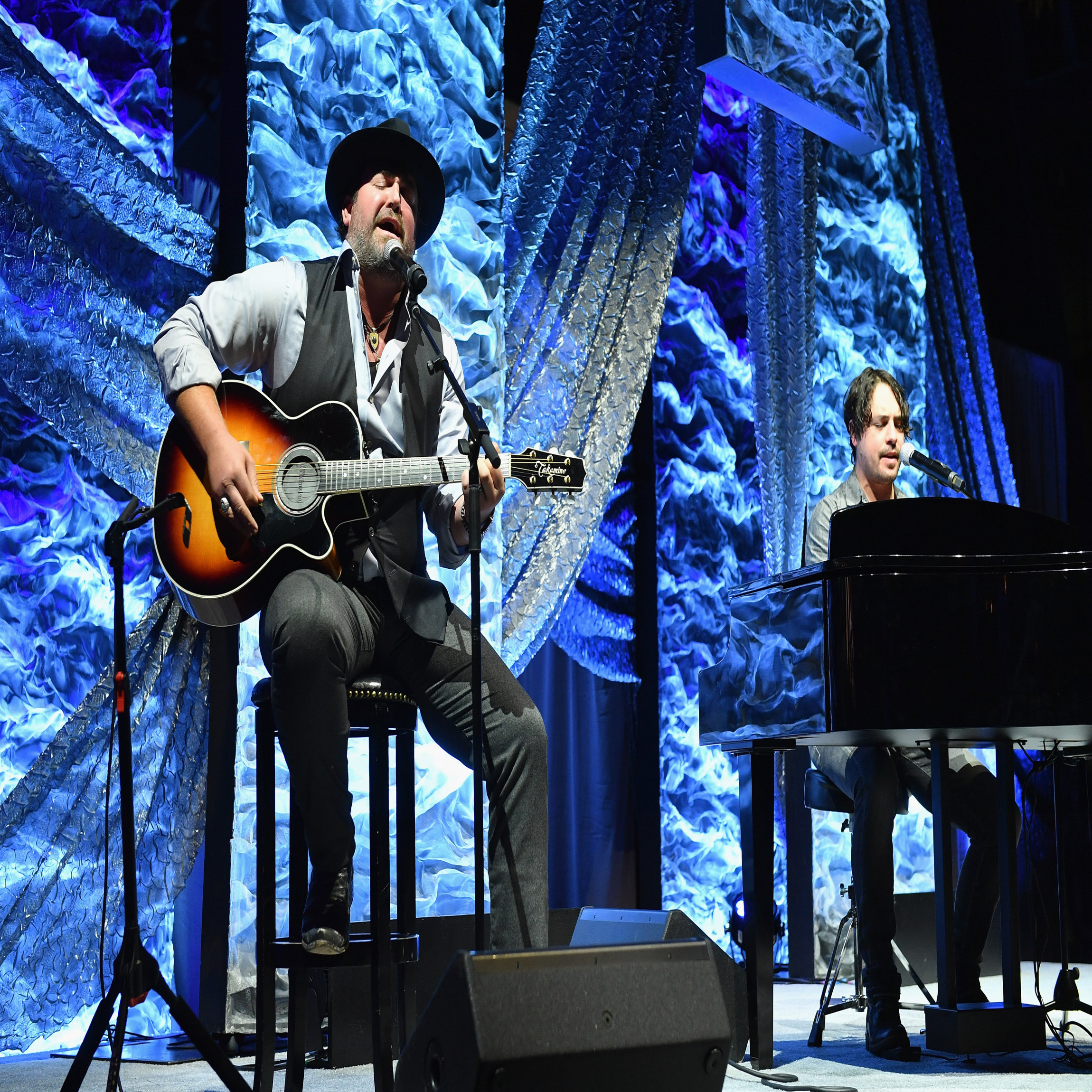 NASHVILLE, TN - NOVEMBER 05: Singer-songwriter Lee Brice performs onstage during the 2017 SESAC Nashville Music Awards on November 5, 2017 in Nashville, Tennessee. (Photo by Jason Davis/Getty Images for SESAC)