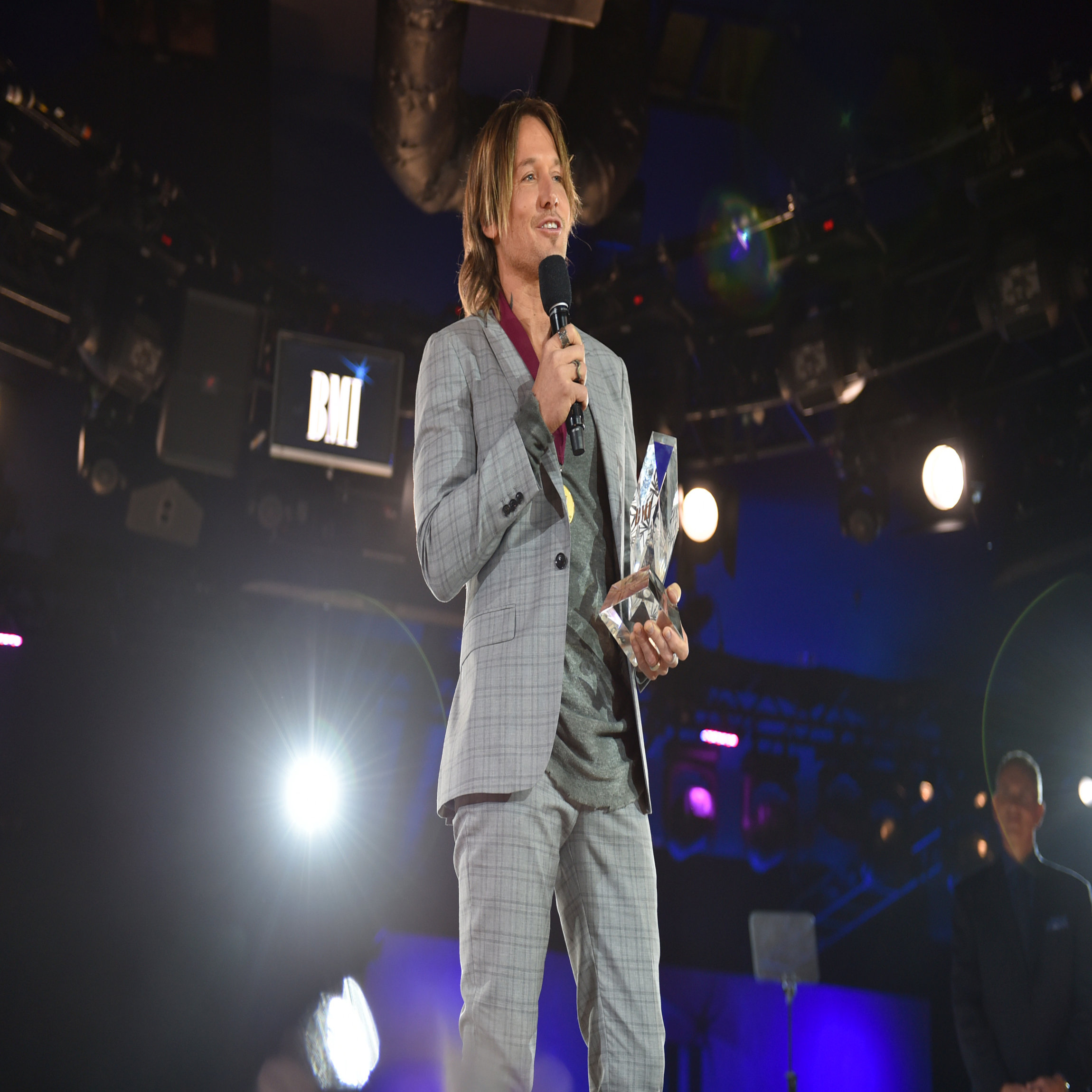 NASHVILLE, TN - NOVEMBER 07: Singer-songwriter Keith Urban accepts the BMI Champion Award onstage during the 65th Annual BMI Country Awards at BMI on November 7, 2017 in Nashville, Tennessee. (Photo by John Shearer/Getty Images for BMI)