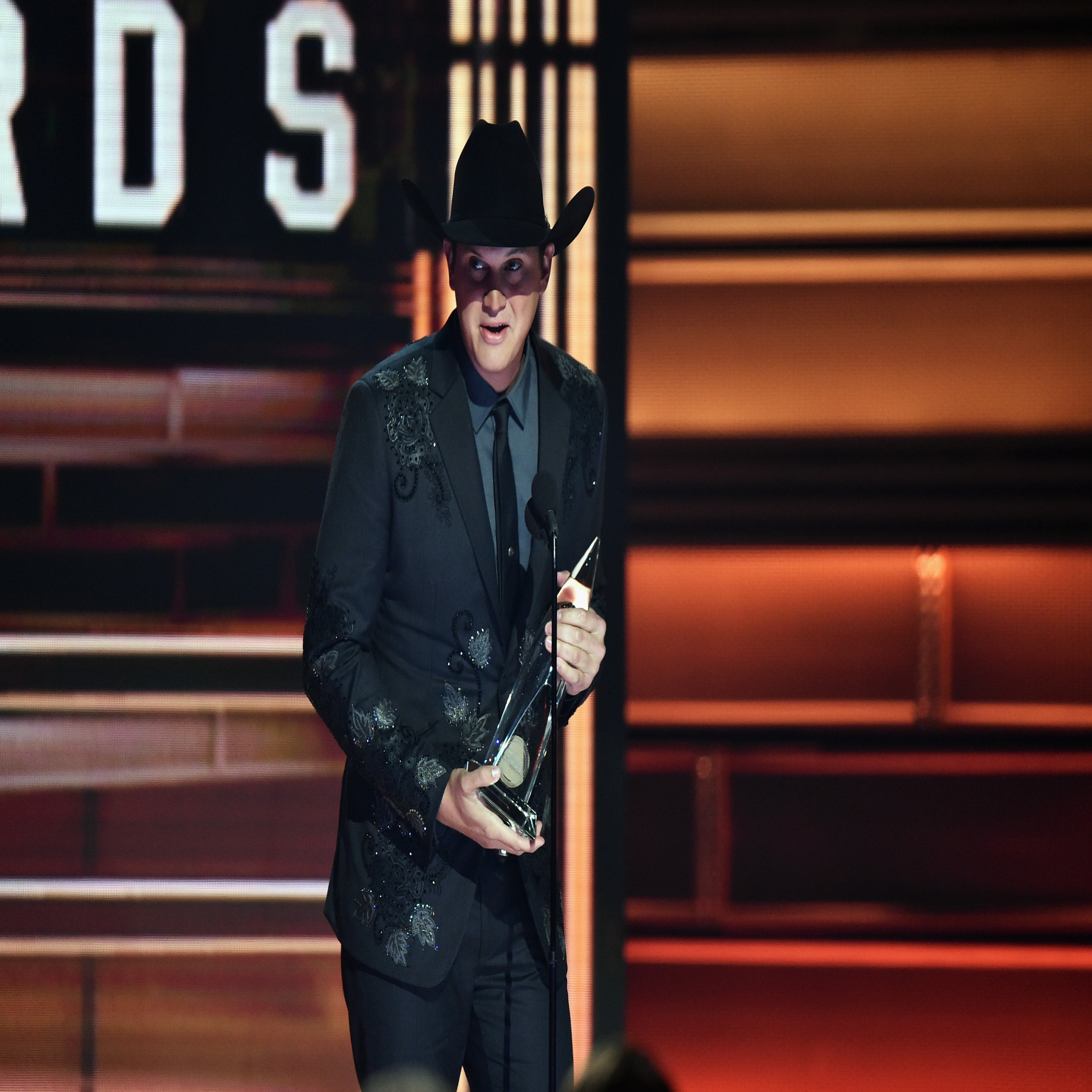 NASHVILLE, TN - NOVEMBER 08: Jon Pardi accepts an award onstage at the 51st annual CMA Awards at the Bridgestone Arena on November 8, 2017 in Nashville, Tennessee. (Photo by John Shearer/WireImage)