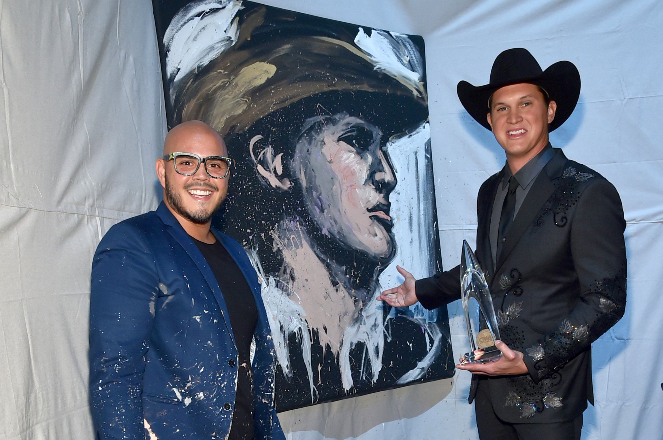 NASHVILLE, TN - NOVEMBER 08: Artist David Garibaldi and Jon Pardi pose in the press room at the 51st annual CMA Awards at the Bridgestone Arena on November 8, 2017 in Nashville, Tennessee. (Photo by Mike Coppola/Getty Images)