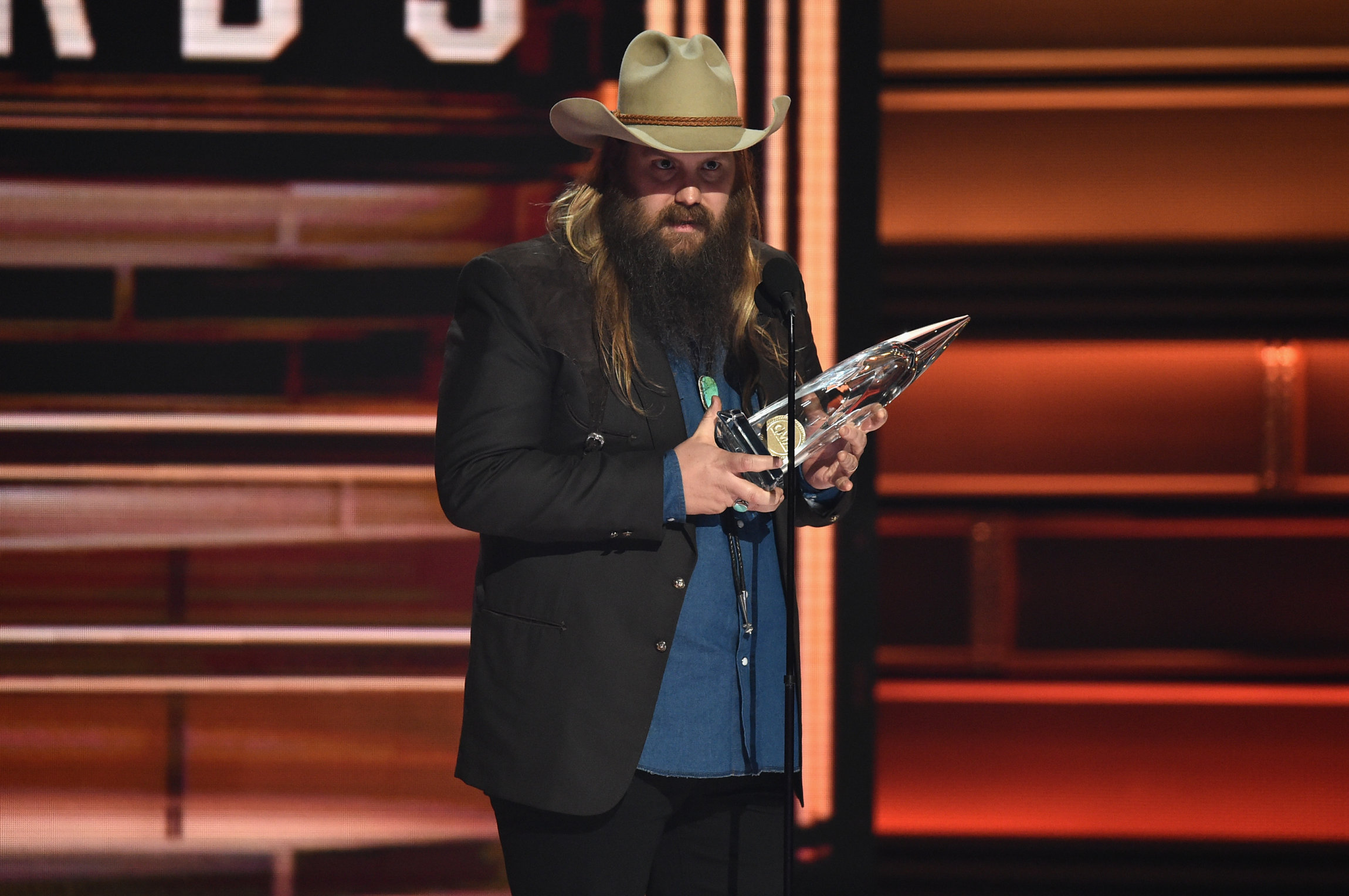 NASHVILLE, TN - NOVEMBER 08: Chris Stapleton accepts an award onstage at the 51st annual CMA Awards at the Bridgestone Arena on November 8, 2017 in Nashville, Tennessee. (Photo by John Shearer/WireImage)