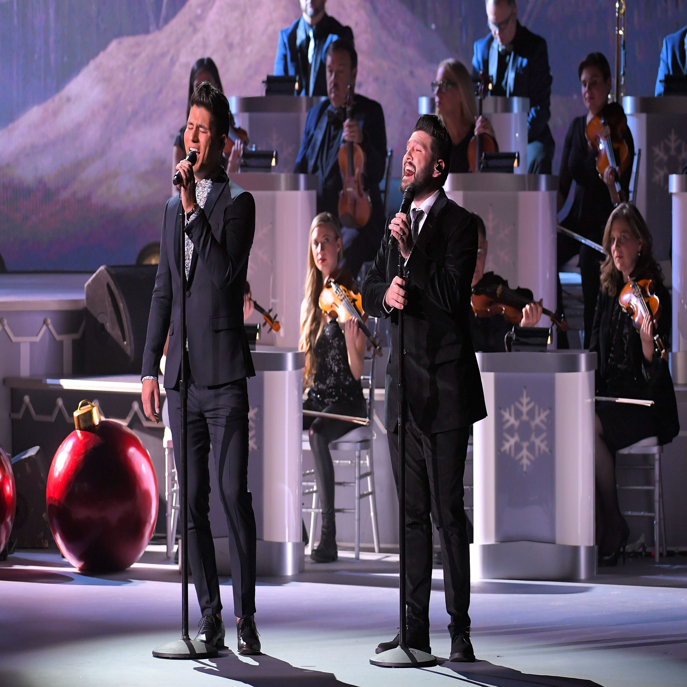 NASHVILLE, TN - NOVEMBER 14: Recording artists Dan Smyer and Shay Mooney of Dan + Shay perform during CMA 2017 Country Christmas at The Grand Ole Opry on November 14, 2017 in Nashville, Tennessee. (Photo by Mickey Bernal/FilmMagic)