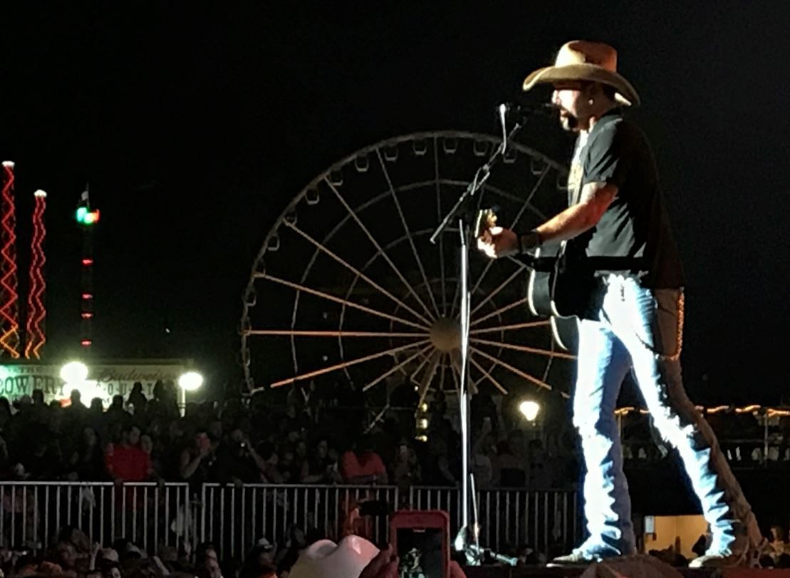 Jason Aldean closes out the 2017 Carolina Country Music Fest. (Source: Lisa Gresci)