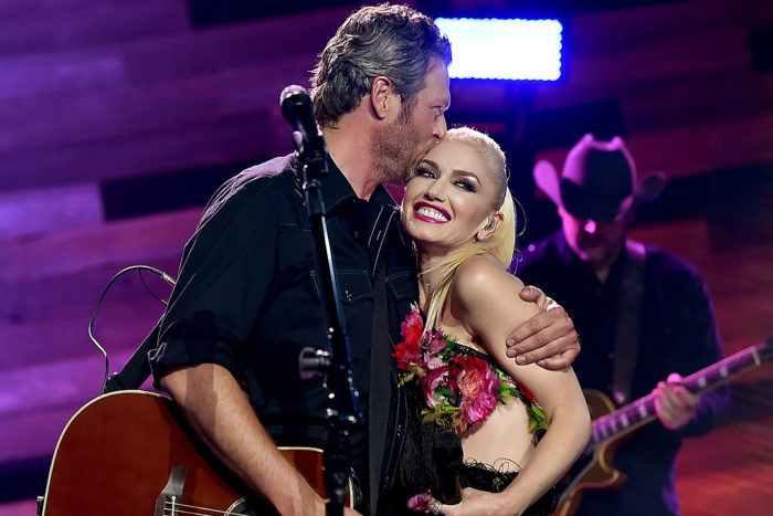 blake-shelton-gwen-stefani-you-make-it-feel-like-christmas