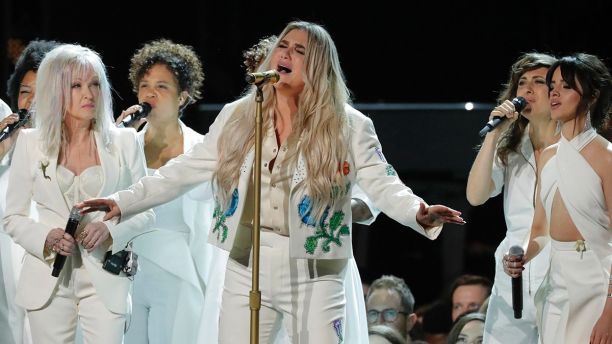 60th Annual Grammy Awards â€“ Show â€“ New York, U.S., 28/01/2018 â€“ Kesha performs "Praying" with Cyndi Lauper (L) and Camila Cabello (R). REUTERS/Lucas Jackson - HP1EE1T07UGEV