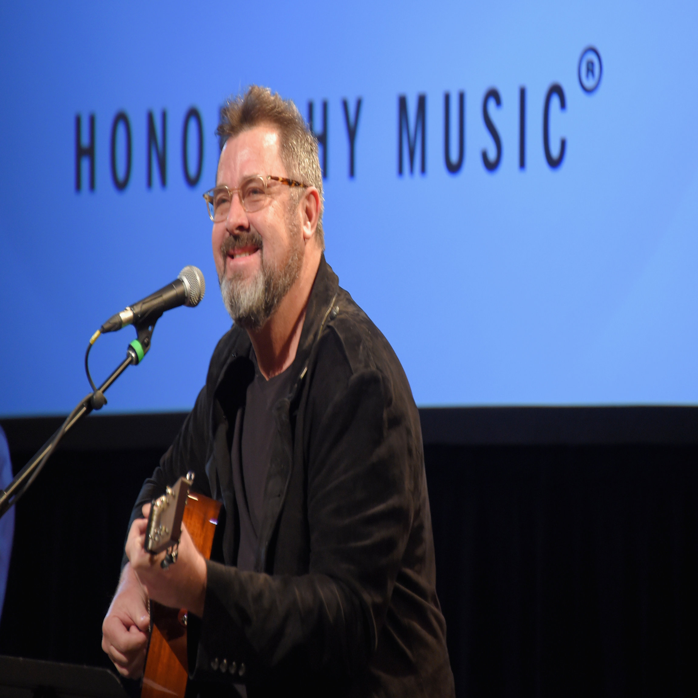 NEW YORK, NY - FEBRUARY 13: Musician Vince Gill performs onstage at the Country Music Hall of Fame and Museum's 'All for the Hall' Benefit on February 12, 2018 in New York City. (Photo by Michael Loccisano/Getty Images for Country Music Hall Of Fame)